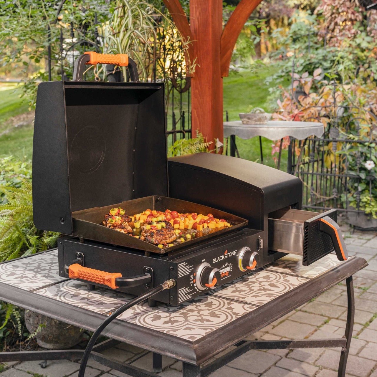 Blackstone 17” ParilaGrilli / AirFryerilla 12V - ParilaGrillien ja tarvikkeiden verkkokauppa!