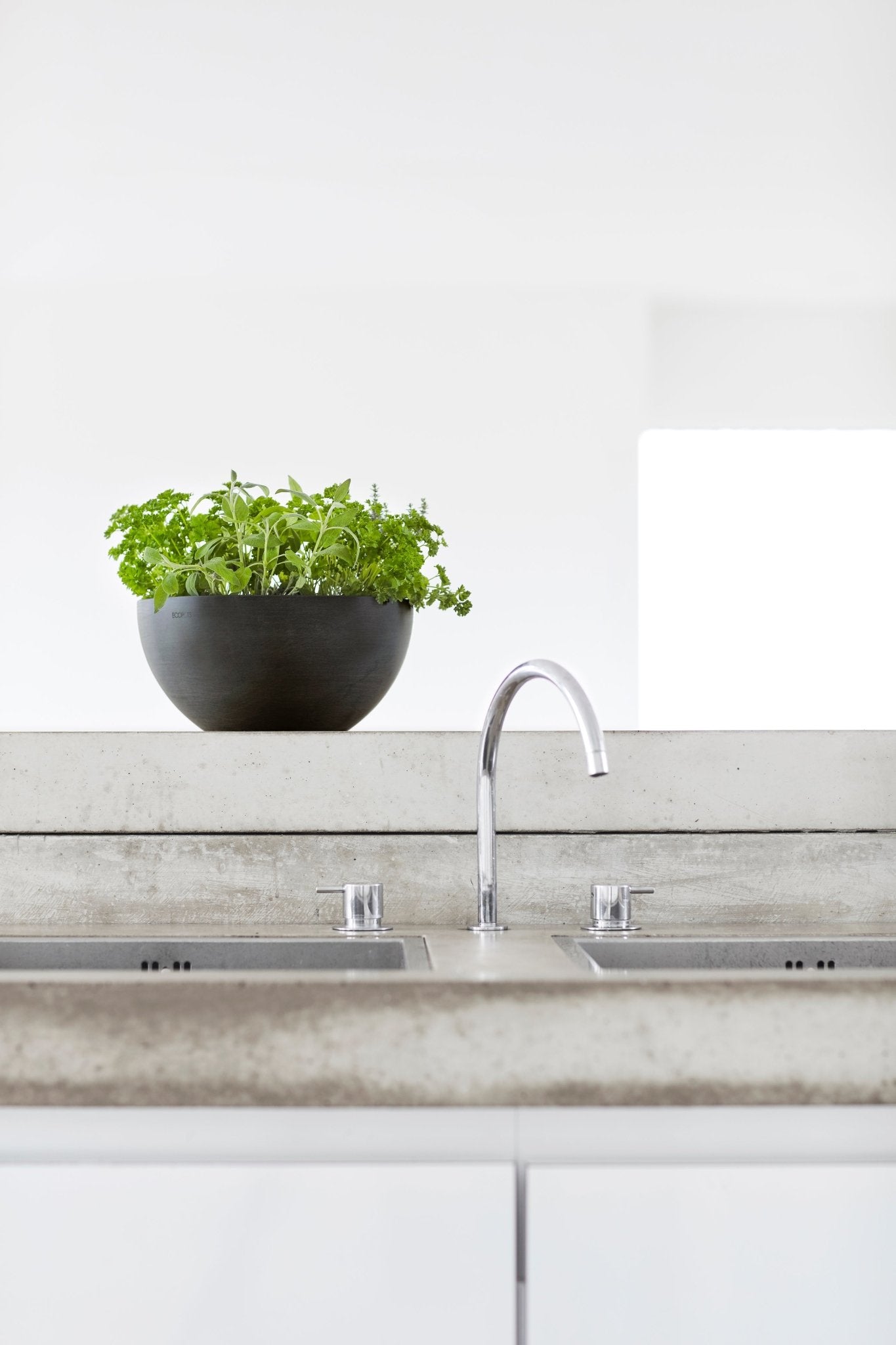 Kukkaruukku - Ecopots - Brysseli 35cm tummanharmaa - Ecopots - Uuden aikakauden kukkaruukku kierrätysmateriaalista