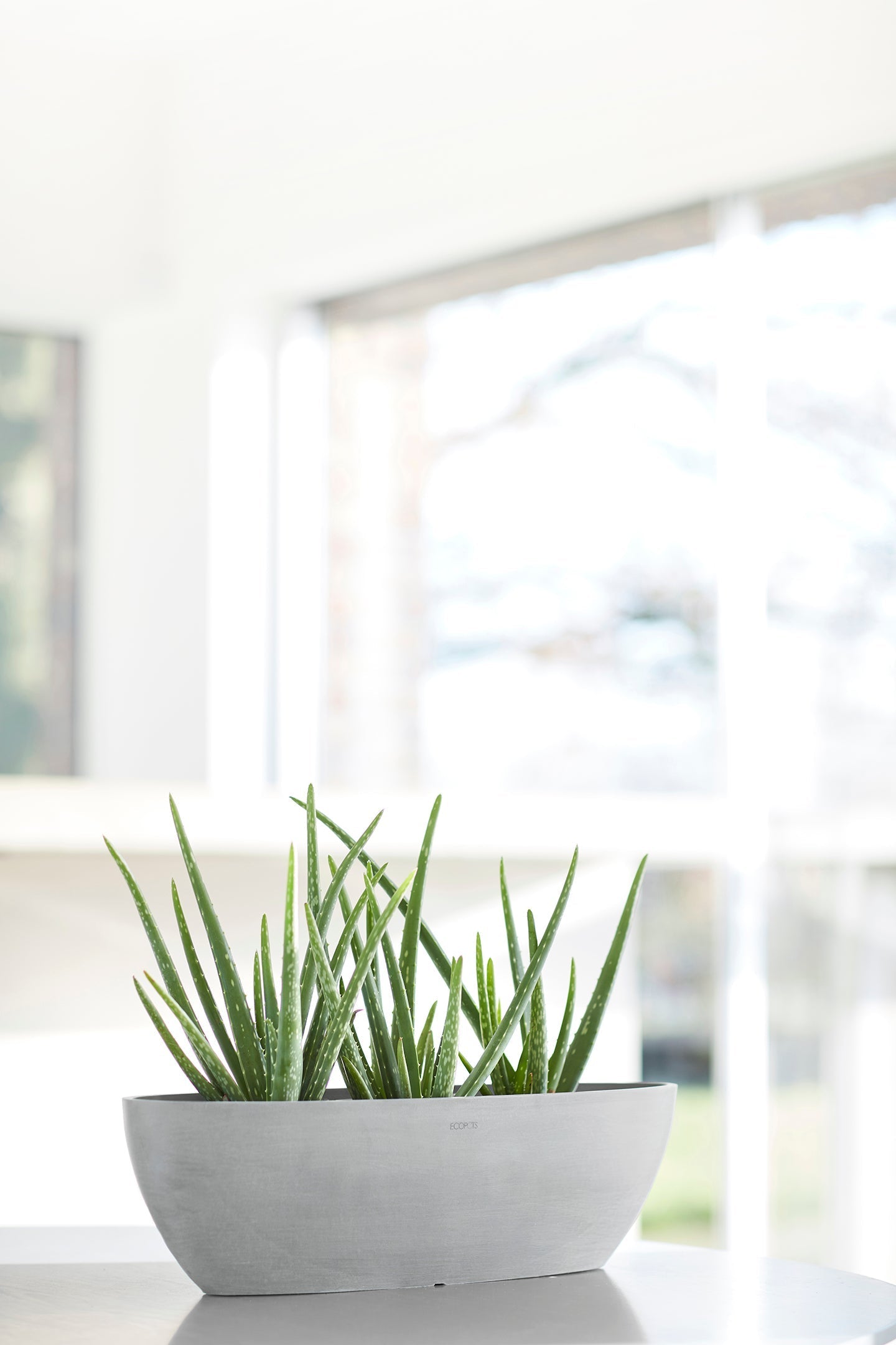 Kukkaruukku - Ecopots - Sofia pitkä 56cm valkoharmaa - Ecopotskauppa - Uuden aikakauden kukkaruukku