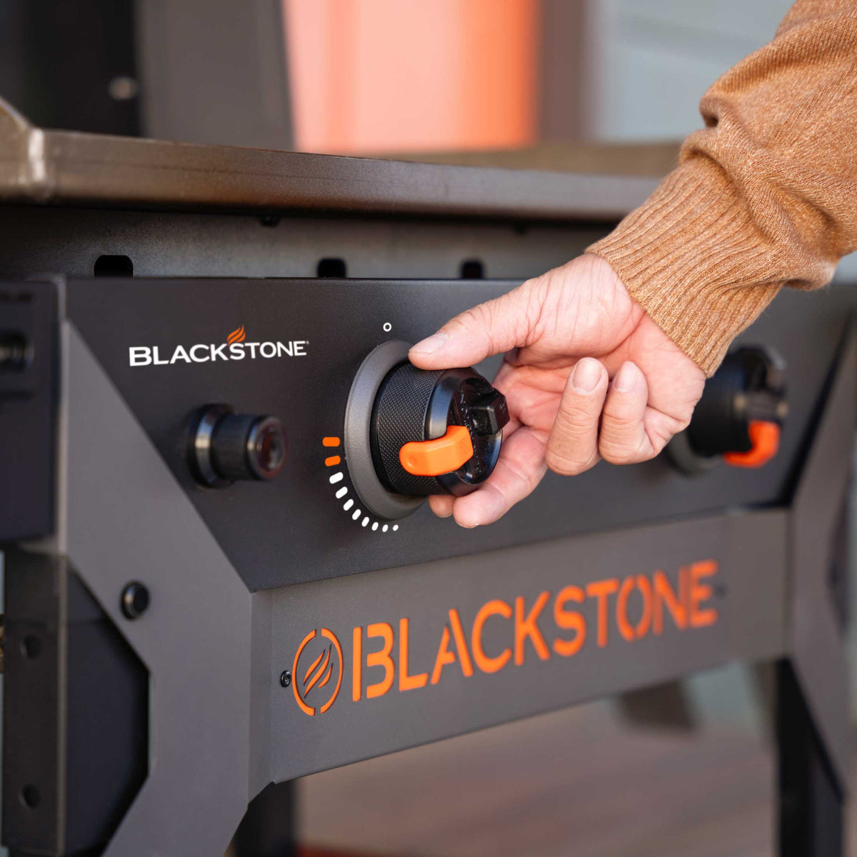 Blackstone 28” ParilaGrilli Iron Forge Omnivore kannella — tuotekuva 3