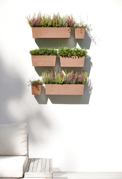 Kukkaruukku Manhattan seinälle 15cm terracotta – tunnelmakuva 2