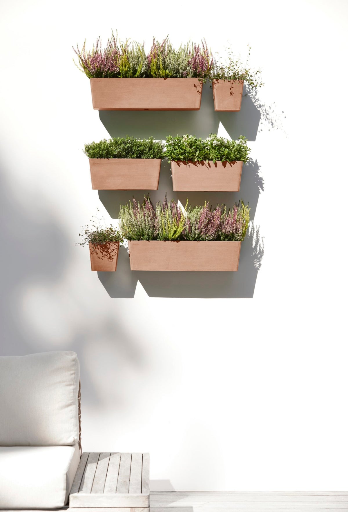 Kukkaruukku Manhattan seinälle 55cm terracotta – tunnelmakuva 2