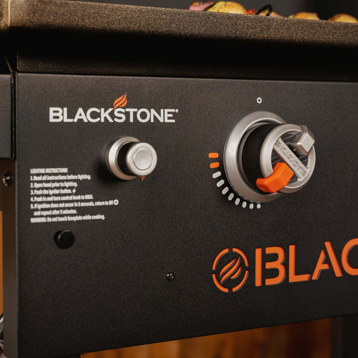 Blackstone 28 tuuman ParilaGrillin säätönupit ja logo