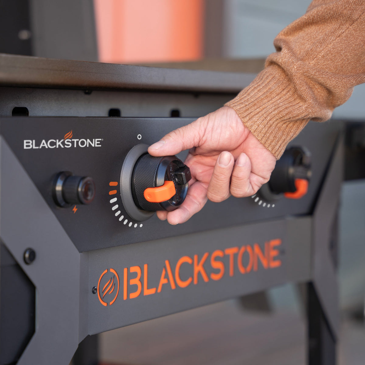 Blackstone 28″ Iron Forge Omnivore kannella — virallinen tuotekuva